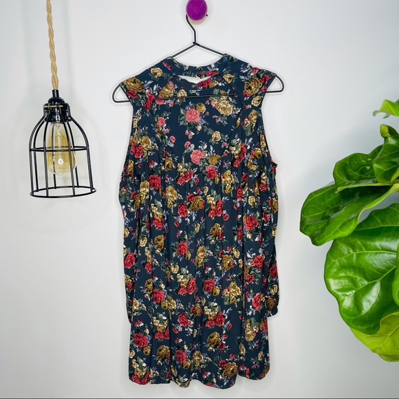 Angie - Cold Shoulder Open Back Mini Dress - Picture 3 of 11